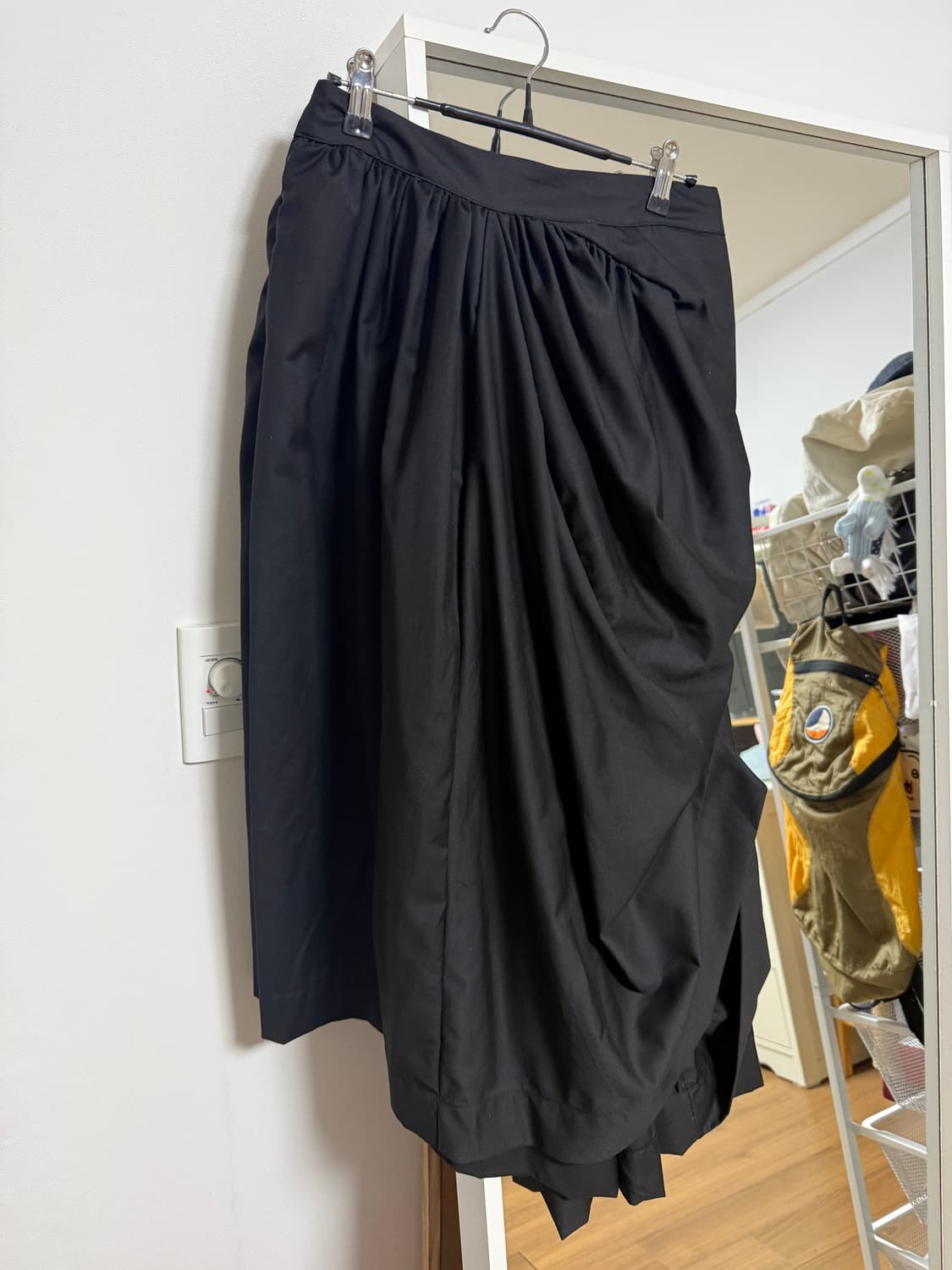 플레어업 어시메트리컬 드레이프 레이어드 롱 스커트 블랙 2사이즈 상품이미지3