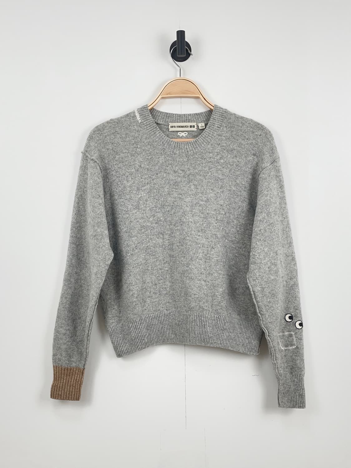유니클로 x 안야 힌드마치 프리미엄 램스울 크루넥 니트 상품이미지2