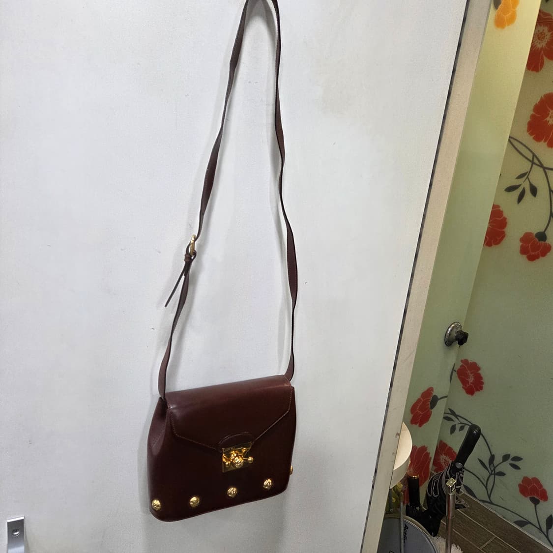 페라가모 미듐 크로스백 상품이미지3