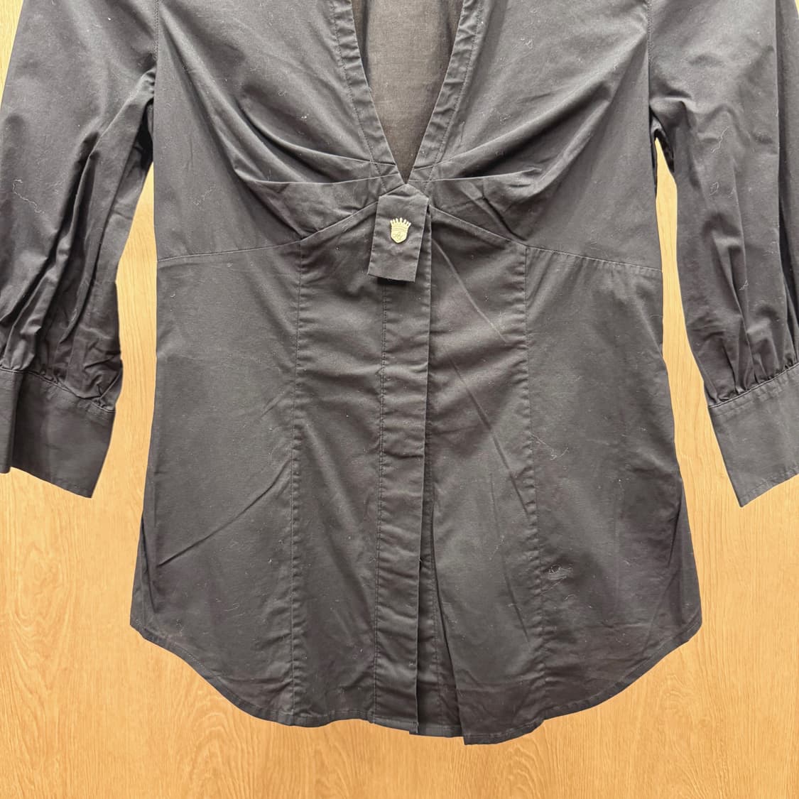 아르마니 익스체인지 딥브이넥 버튼 셔츠 블라우스 7부 소매 블랙 상품이미지5