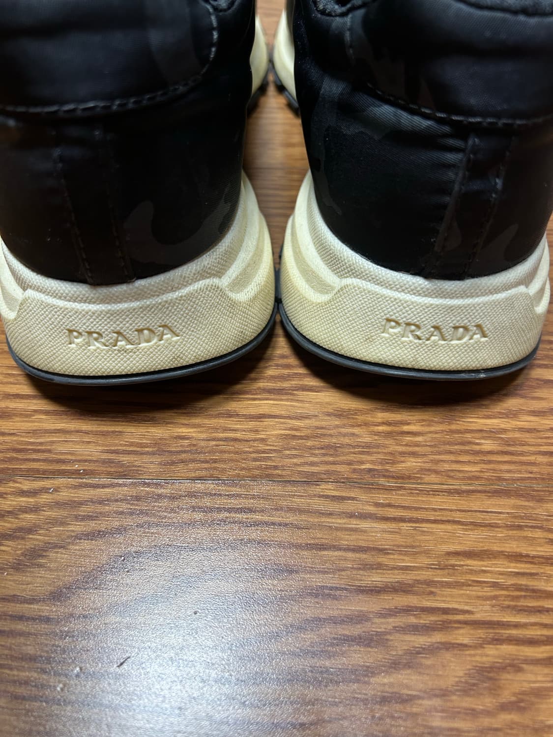 프라다 카모플라쥬 블랙 스니커즈 상품이미지4