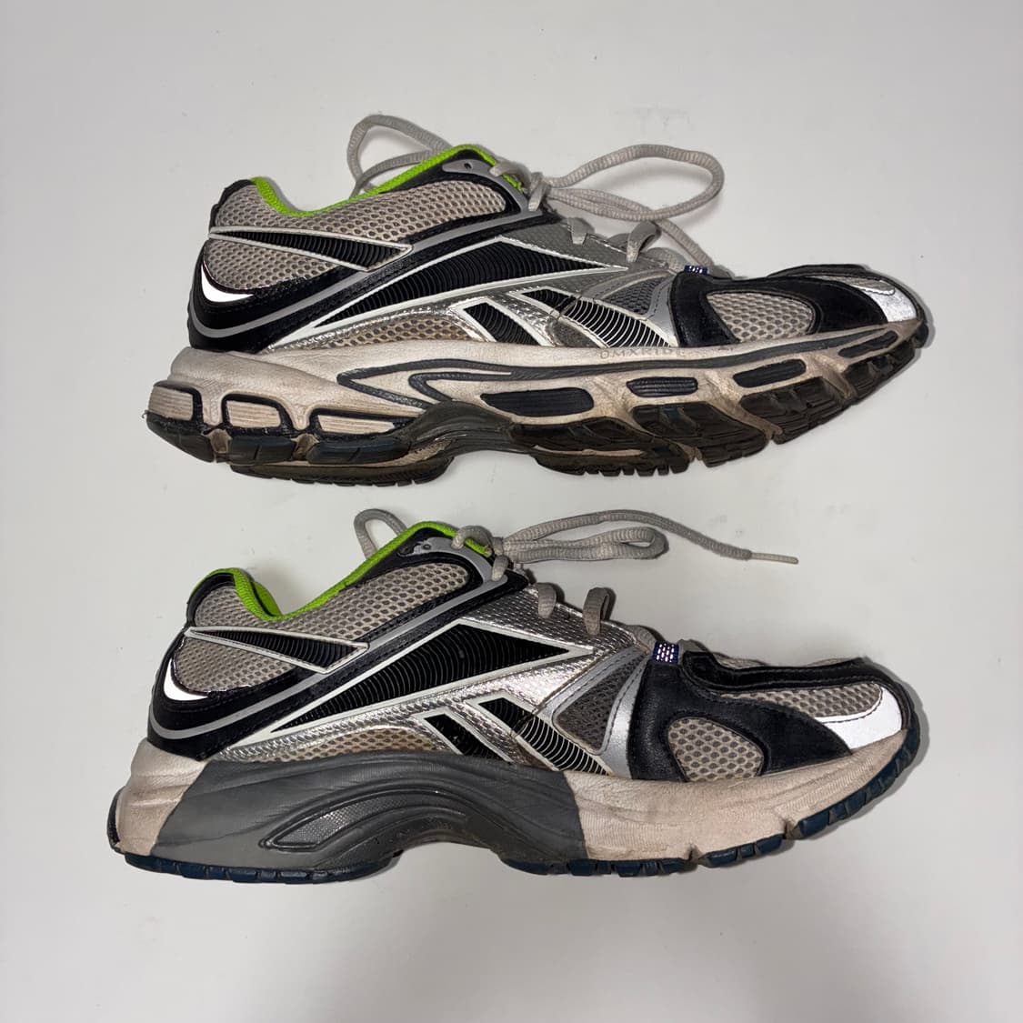 베트멍 리복 스파이크 러너 200 상품이미지4