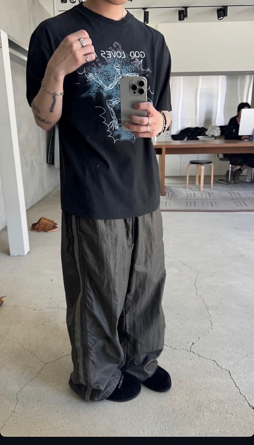 4) 폴리테루 글로시 트랙 팬츠 카키 그레이 상품이미지4