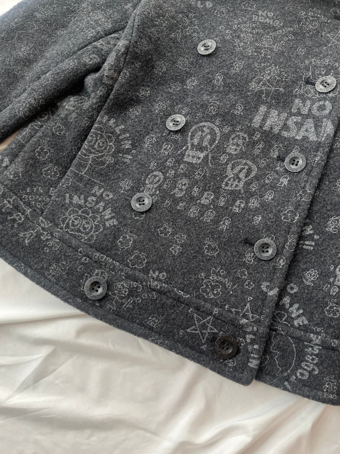 히스테릭 글래머 아카이브 화난 토끼 스케치 더블 버튼 크롭 쇼트 피코트 상품이미지8