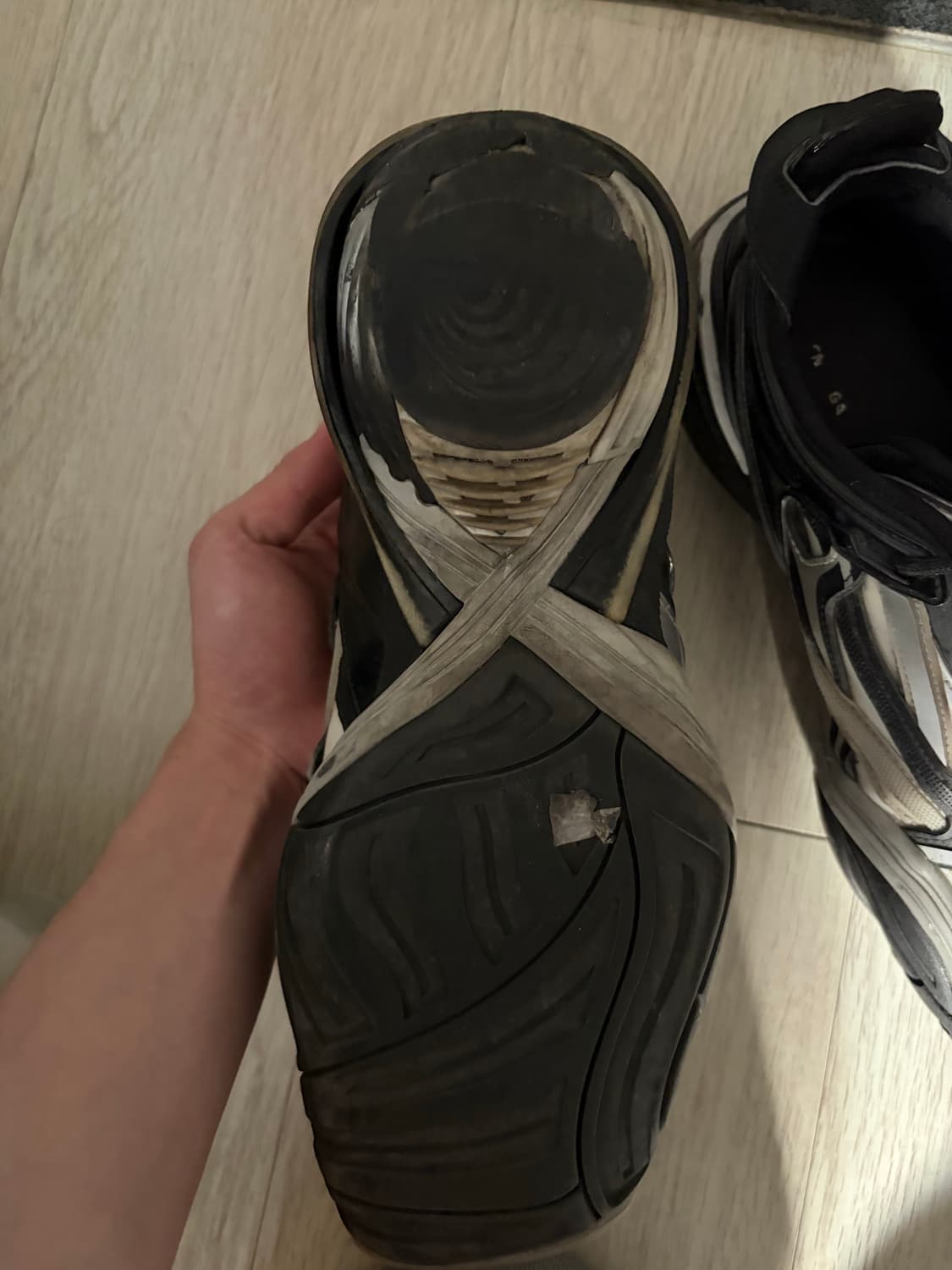 발렌시아가 타이렉스 41 상품이미지3