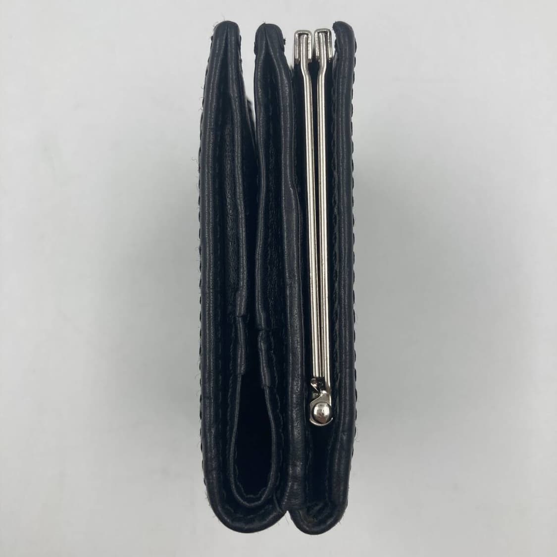 비비안 웨스트우드 가죽 엠보싱 패턴 지갑 상품이미지3