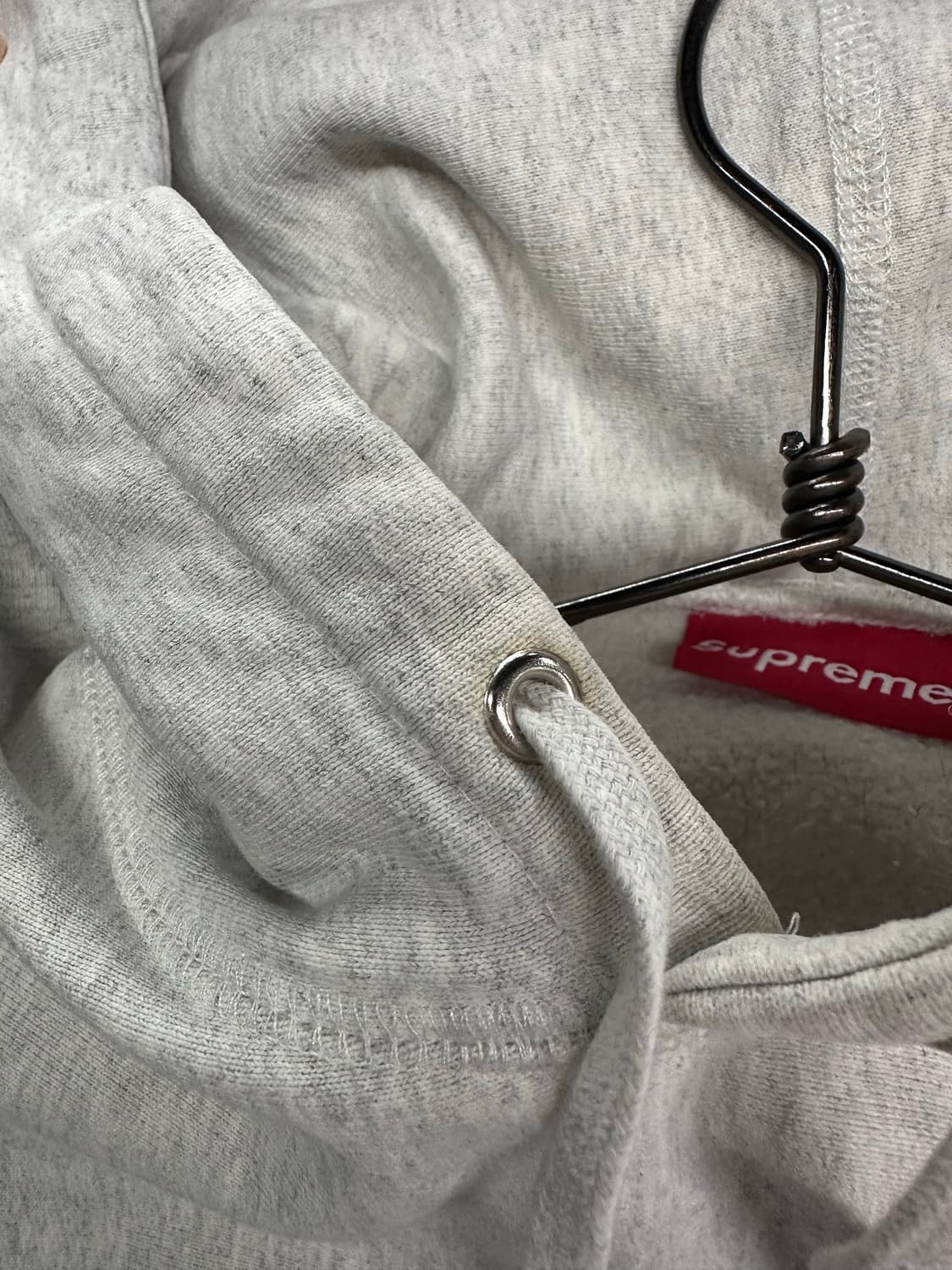 벨벳 스카쟌 슈프림 후드티 흑청 카고 팬츠 코디세트 상품이미지9