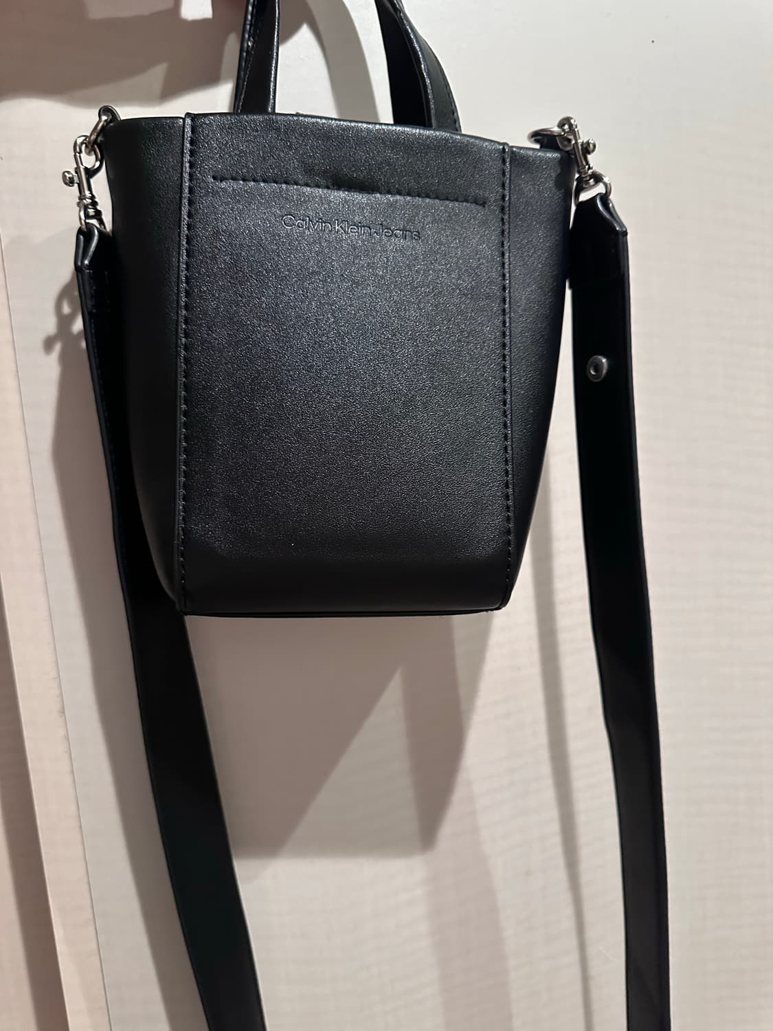 캘빈클라인 크로스백 상품이미지2