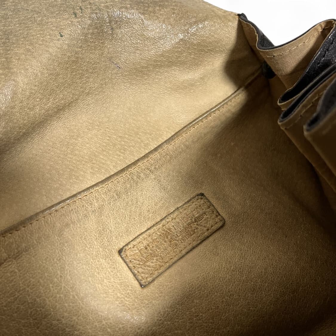 드리스 반노튼 소가죽 숄더백 상품이미지5