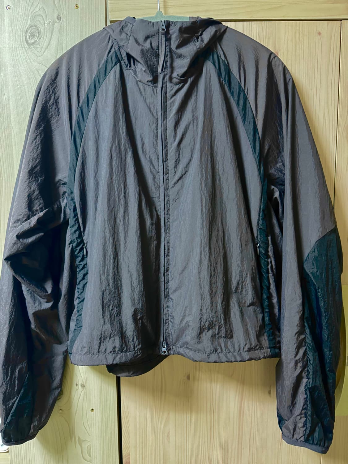 999휴머니티 [X ROCKFISH] EEE 윈드브레이커 (차콜 블랙) 상품이미지3