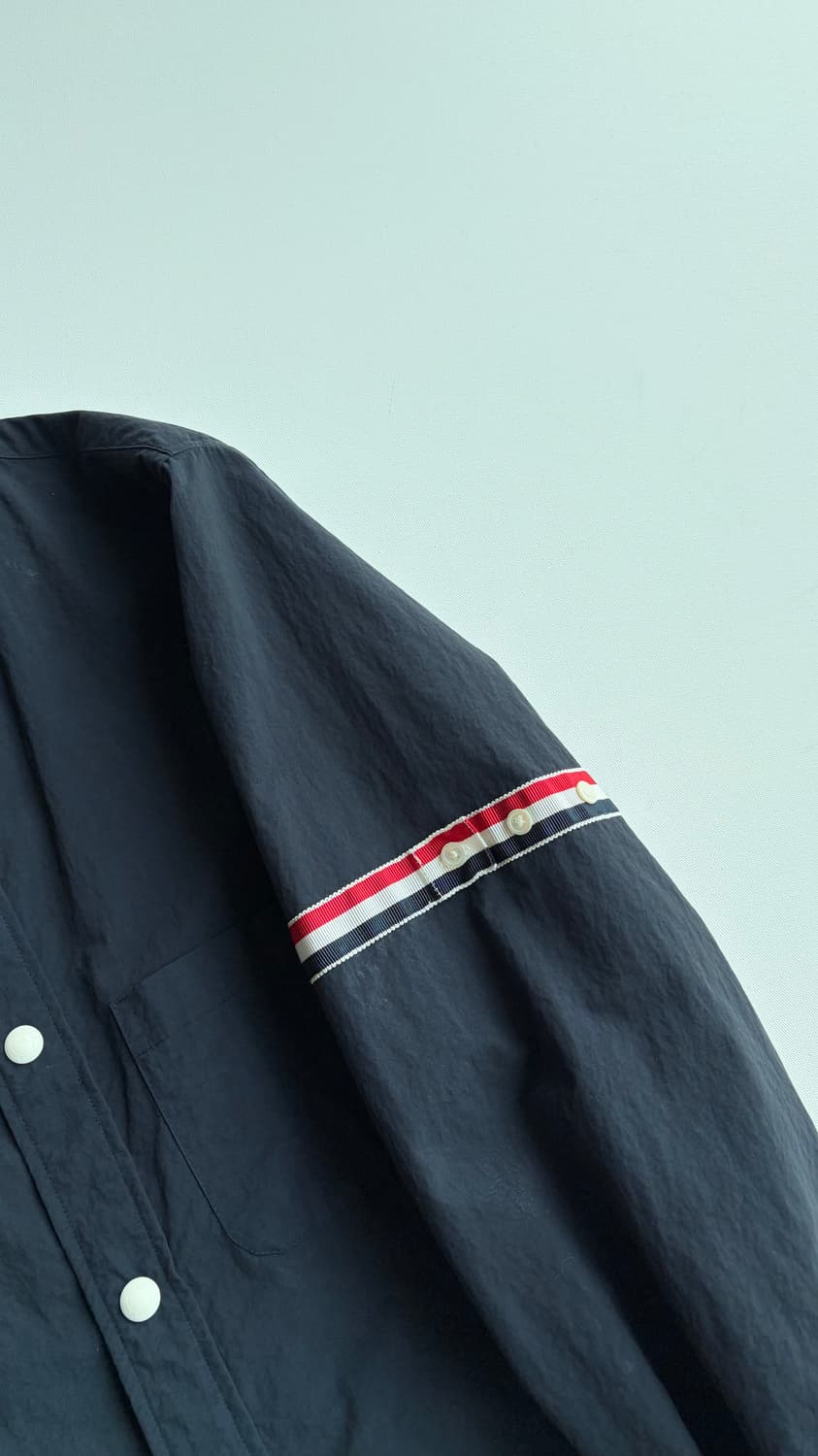 톰브라운 나일론 암밴드 셔츠 자켓 상품이미지3
