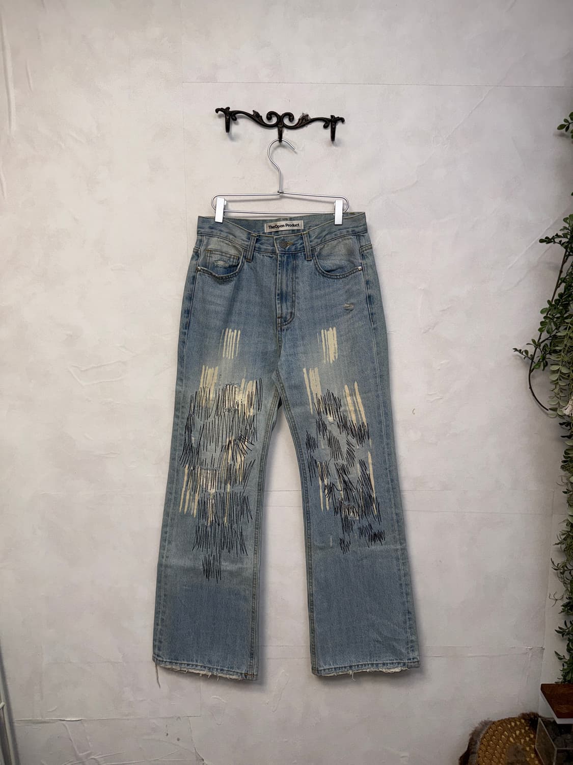 TheOpenProduct EMBROIDERED BLEACHED JEAN 상품이미지1