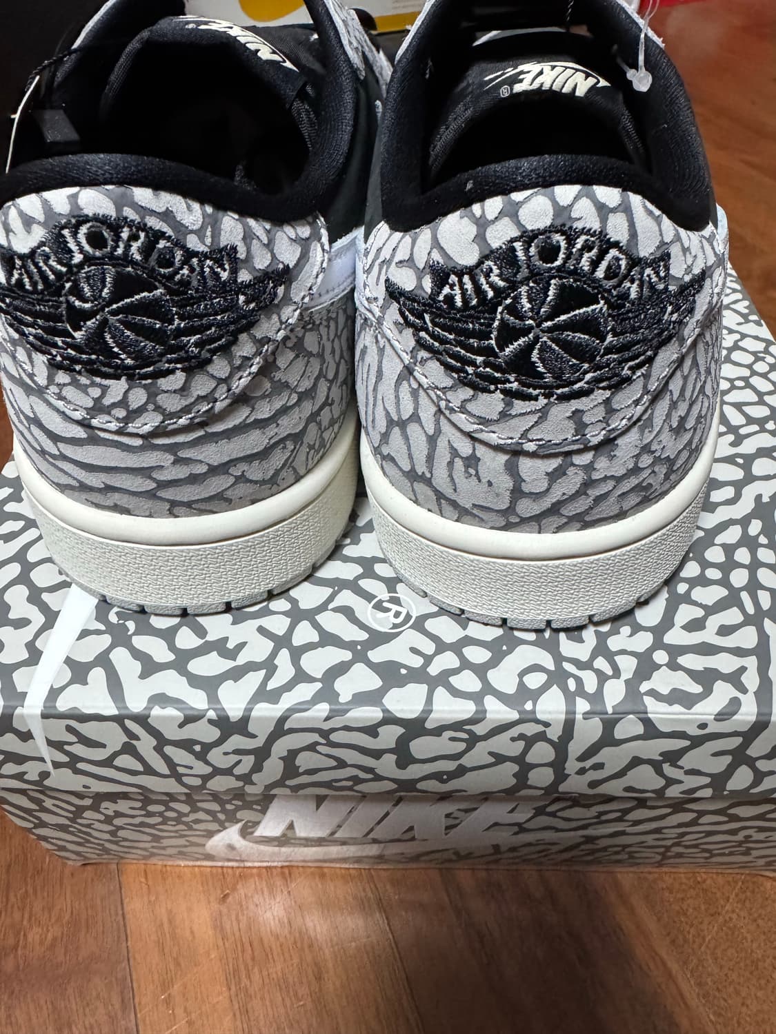 정품새제품 나이키 조던1 로우 OG 블랙 시멘트 270mm 상품이미지4