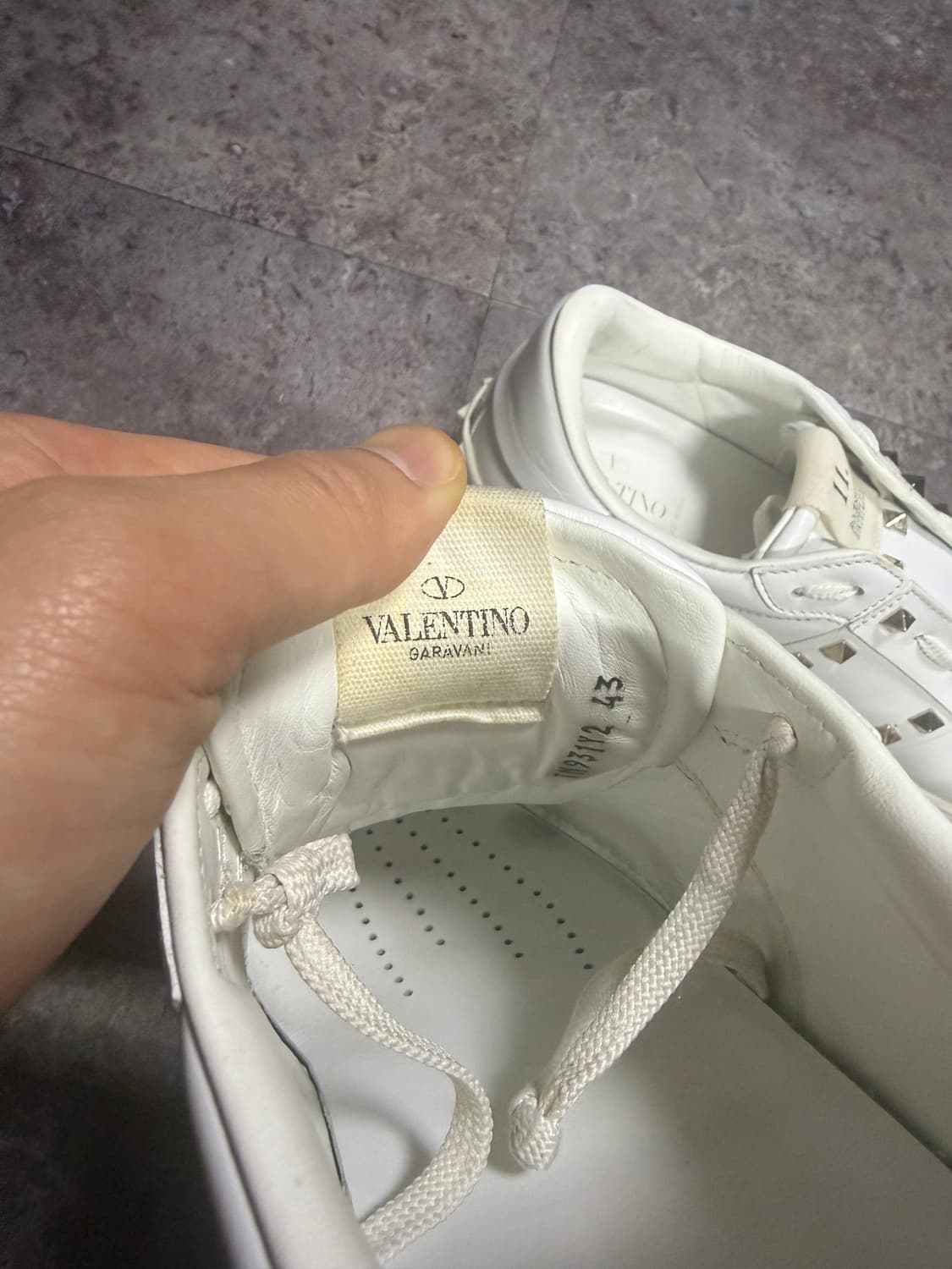 발렌티노 락스터드 스니커즈 43 상품이미지5
