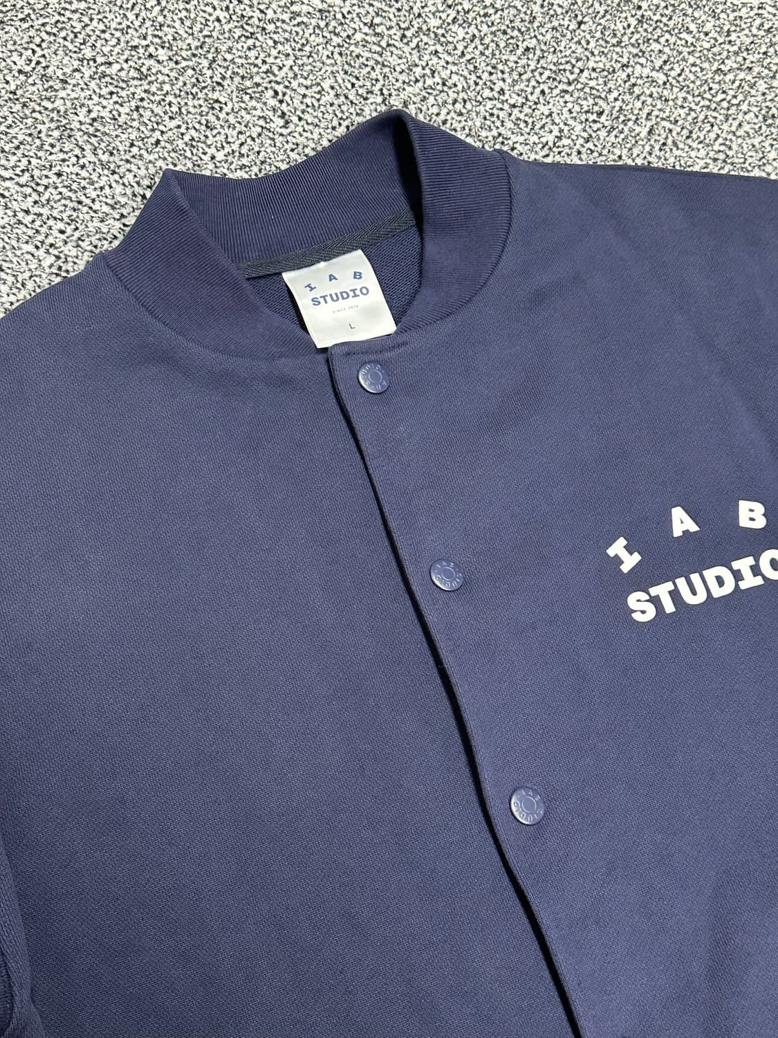 아이앱스튜디오 빅로고 버튼 자켓 상품이미지2