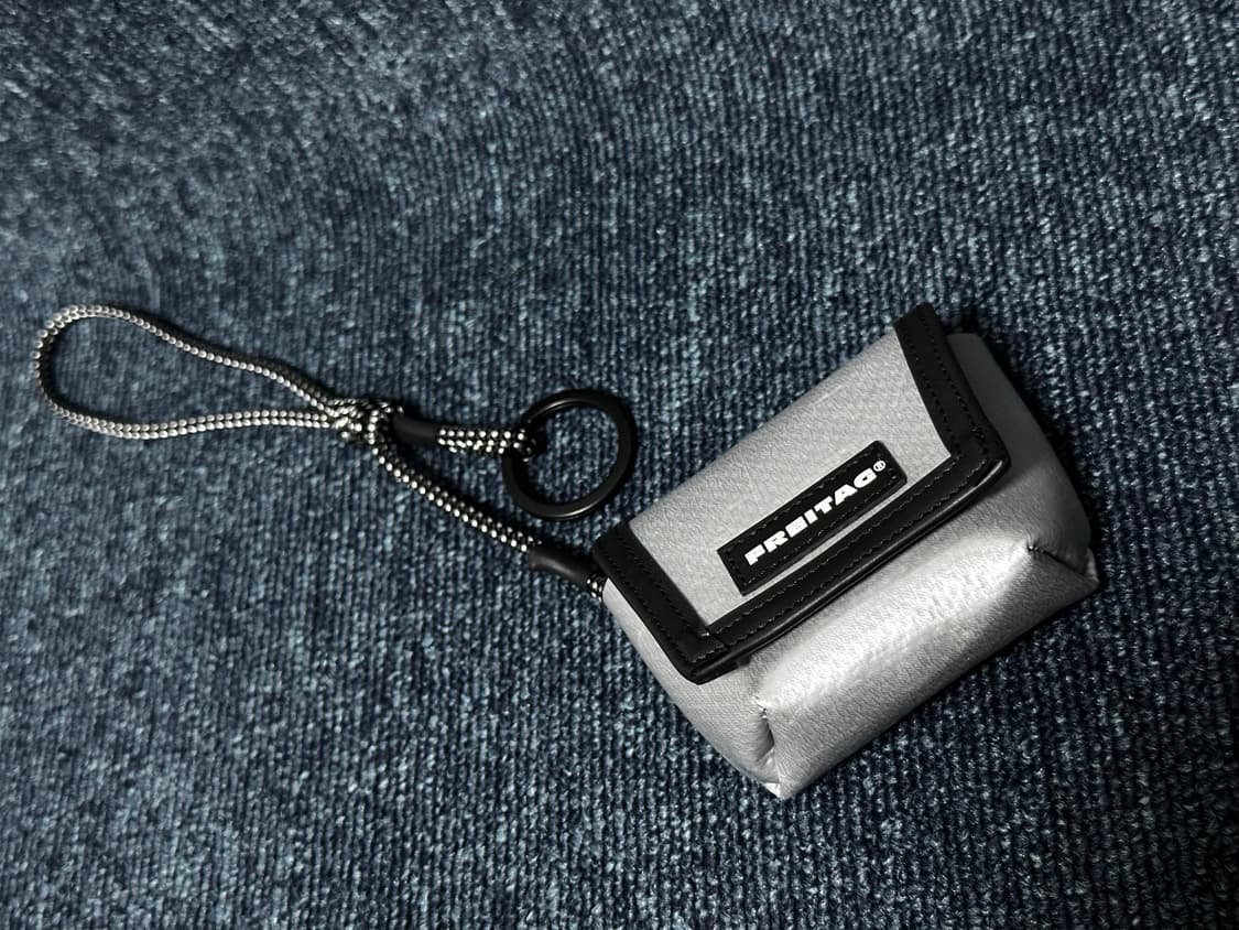 새상품_프라이탁 희귀 실버 키링 판매 상품이미지3