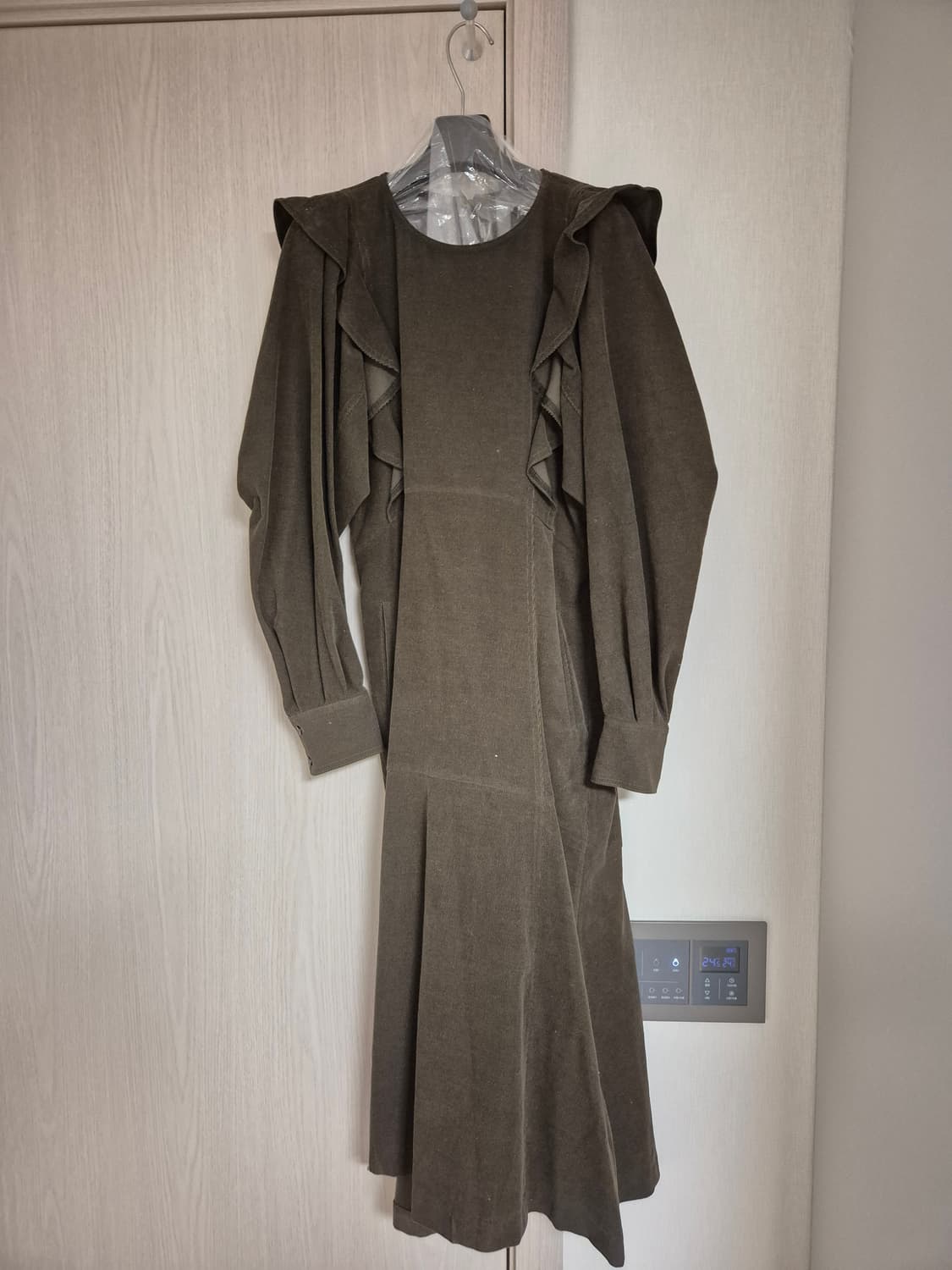 시스템 코듀로의 원피스 올리브 카키 상품이미지1