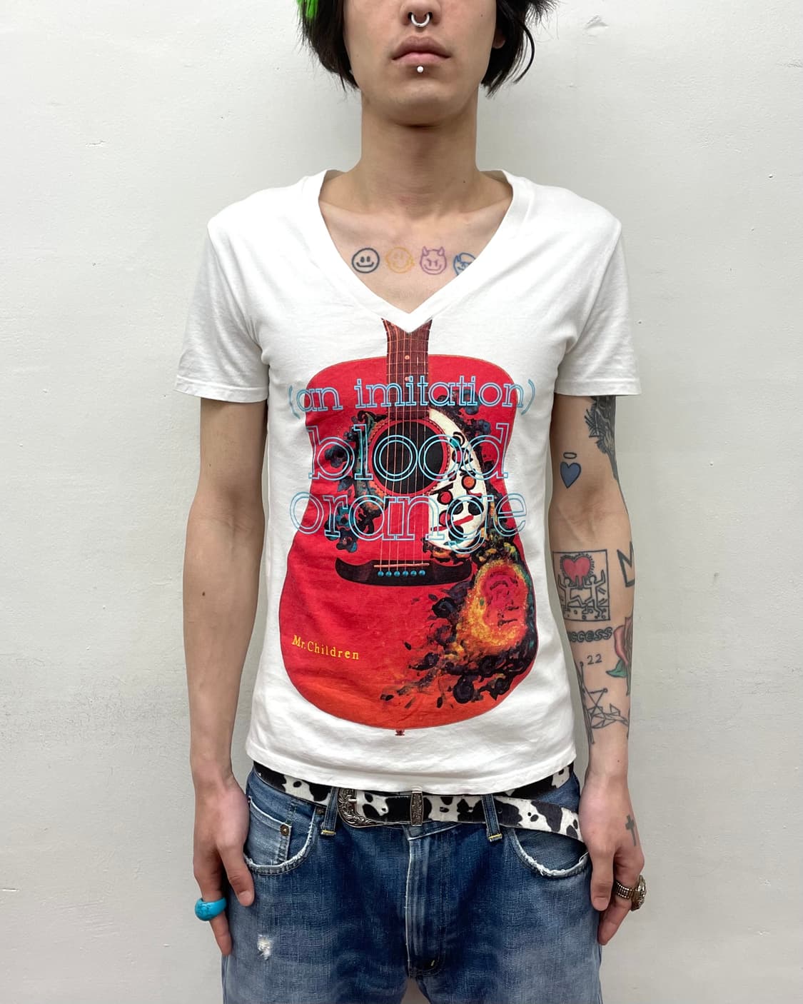 red guitar white T-shirt 상품이미지1