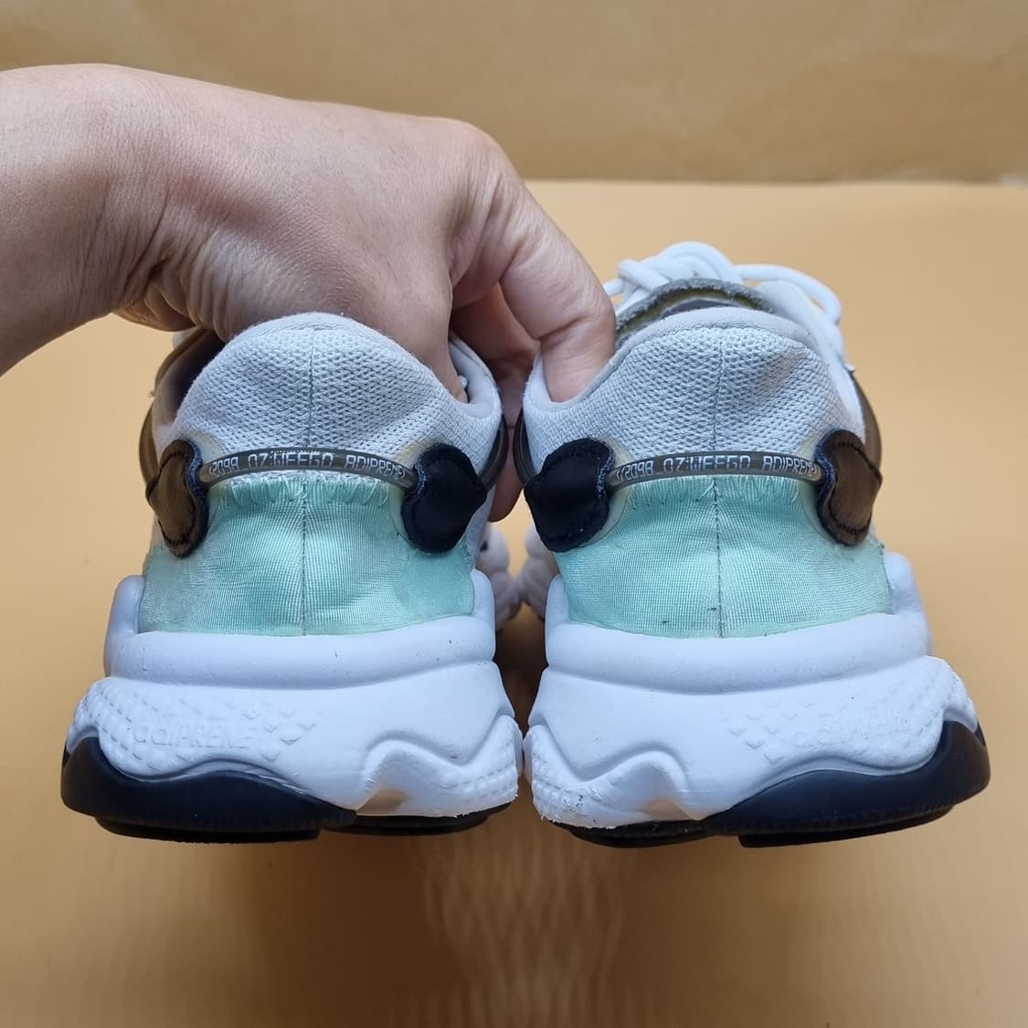 아디다스 오즈위고 운동화225. 상품이미지4