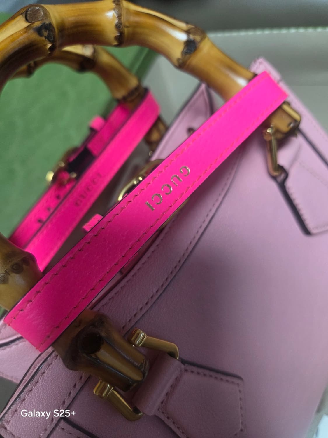 구찌 다이애나 미듐 탑핸들 뱀부 새상품 핑크 상품이미지3