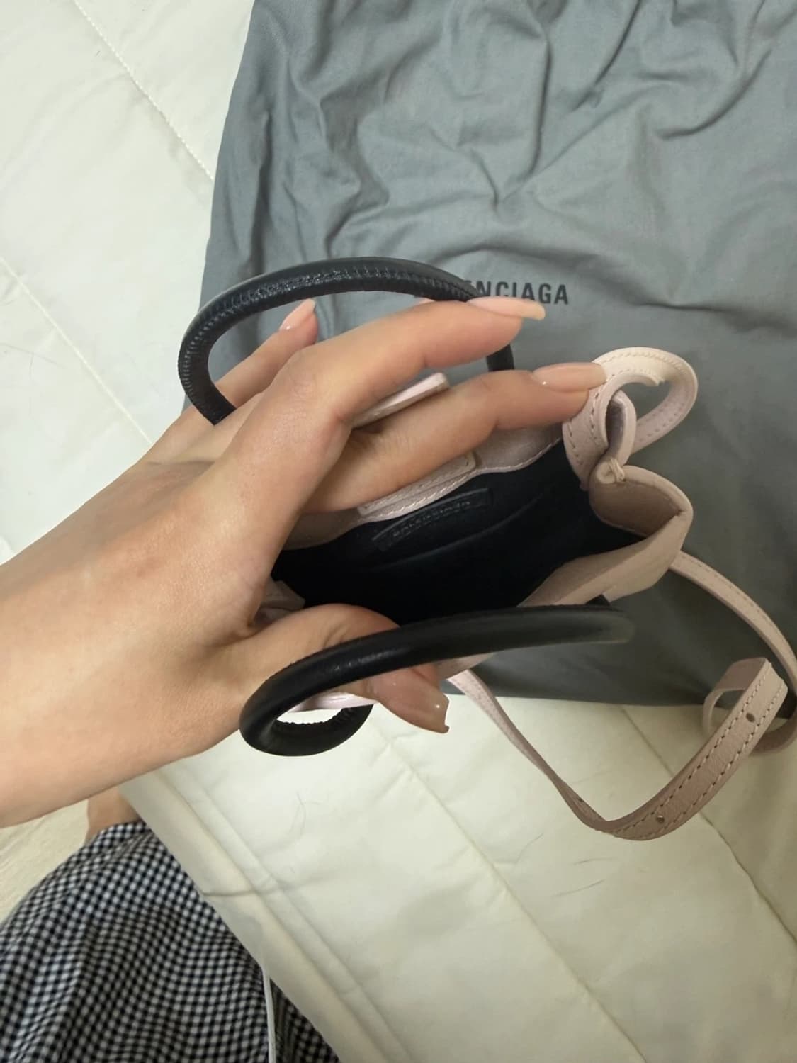 정품 발렌시아가 폰 홀더백 새상품급 상품이미지6