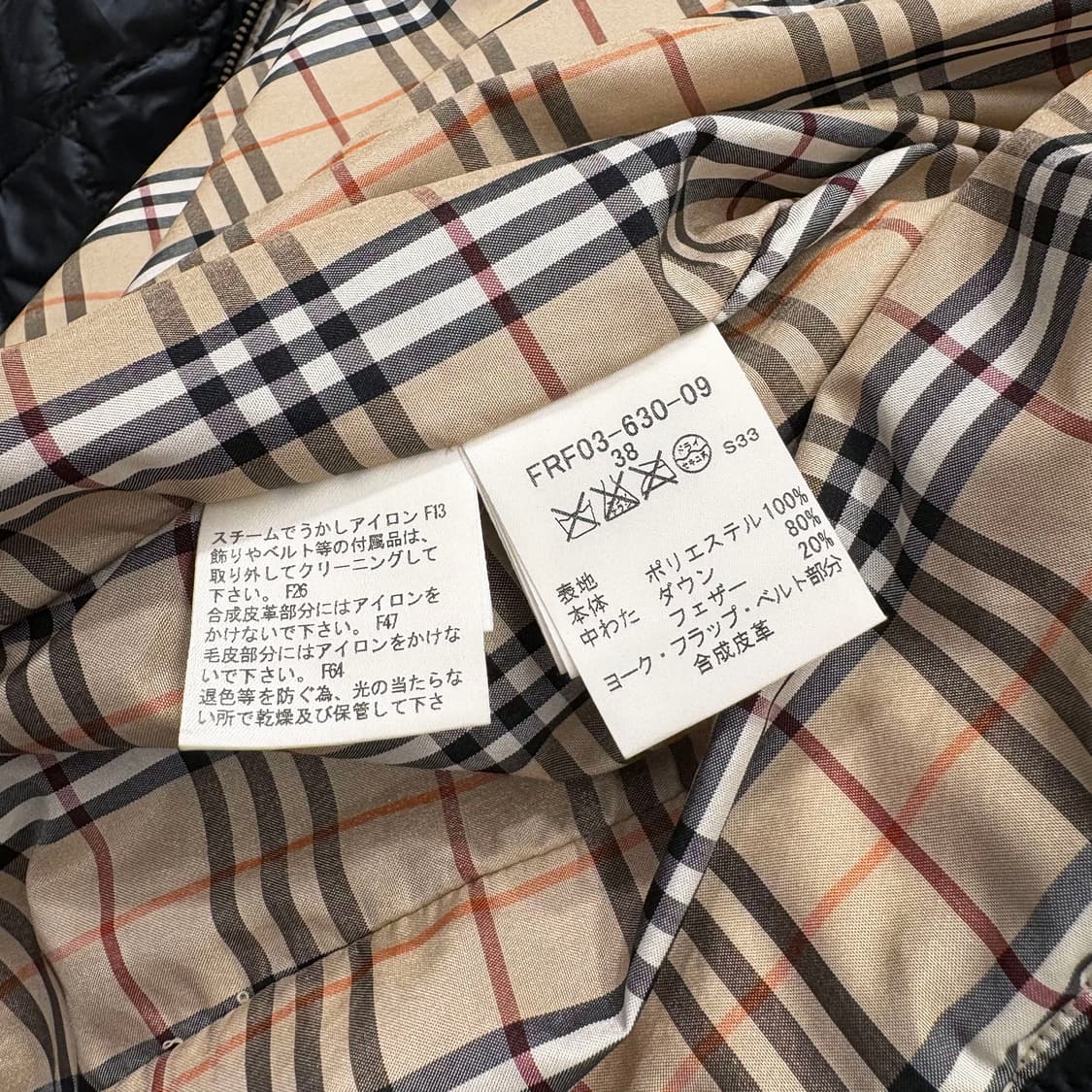 버버리 블루 라벨 퀄팅 패딩 탈부착 후드 골드 버클 벨트 디테일 블랙 상품이미지8