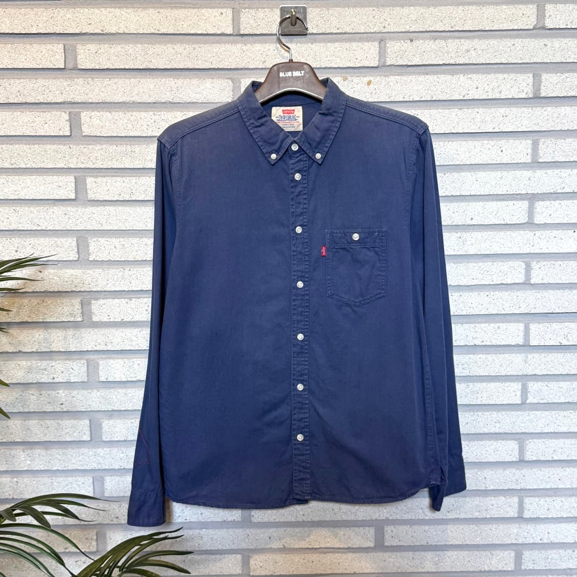 리바이스 코튼 데님 버튼다운 워크셔츠 패치포켓 디테일 블루 상품이미지1
