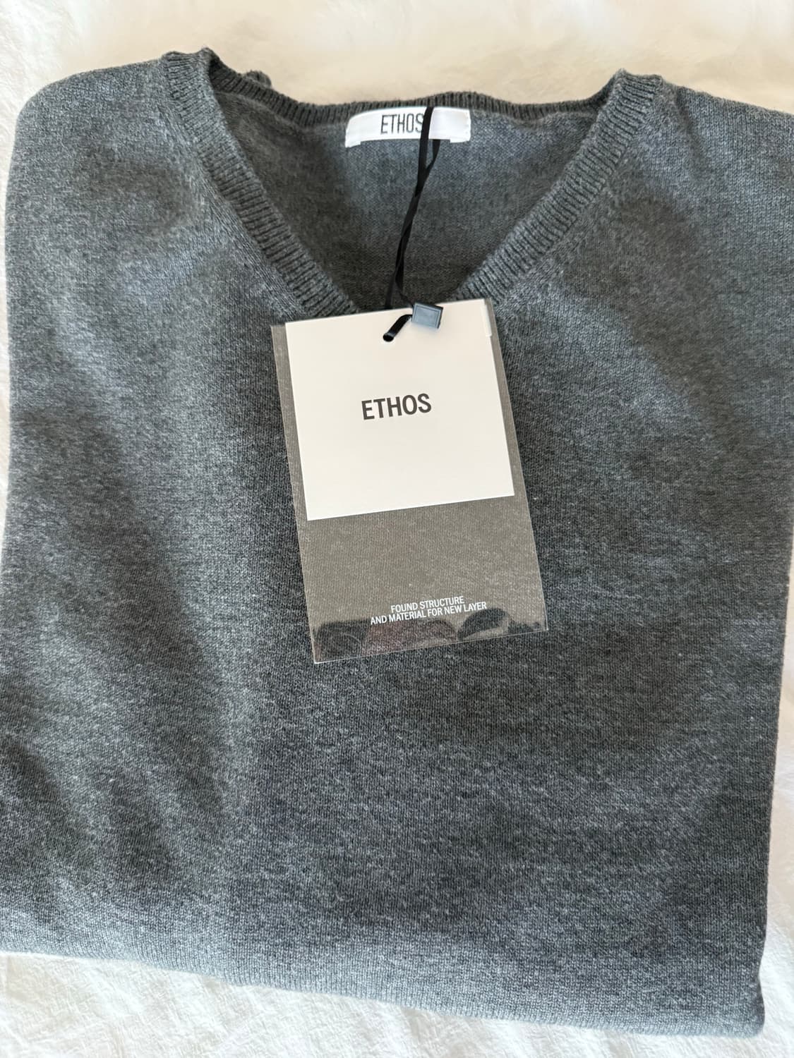 에토스 다이애나 브이넥니트 새상품 diana v-neck knit 상품이미지2