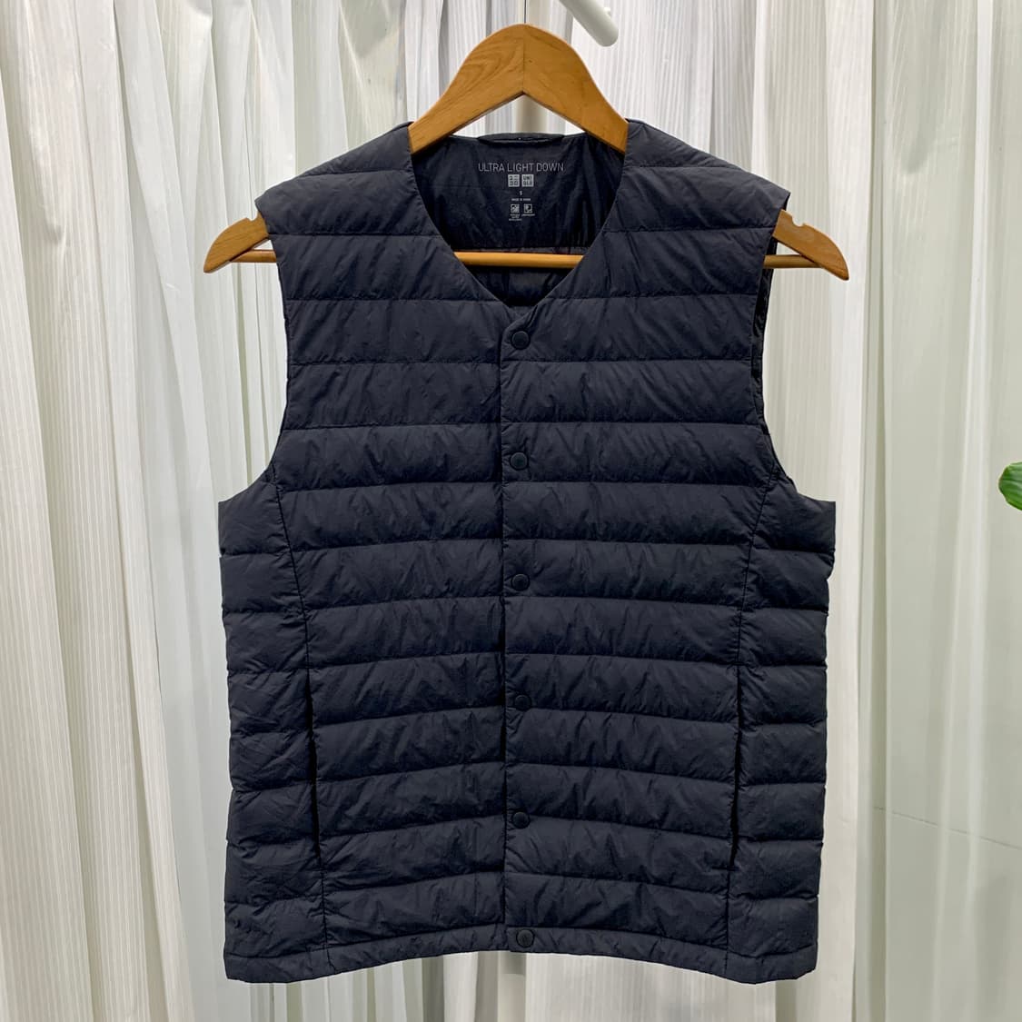 유니클로 울트라 라이트다운 블랙 여성 경량 패딩 조끼 1776 상품이미지1