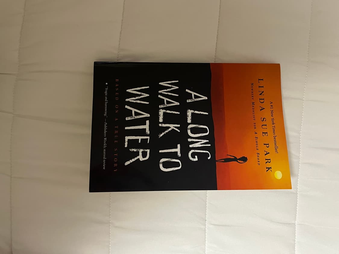 린다 수 박 작가의 장편 소설 <A Long Walk to Water>  상품이미지1