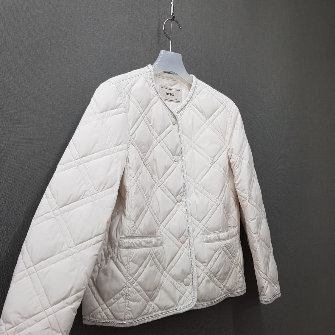 BCBG 20FW 오울머 퀄팅 패딩 85-94-155사이즈 상품이미지6