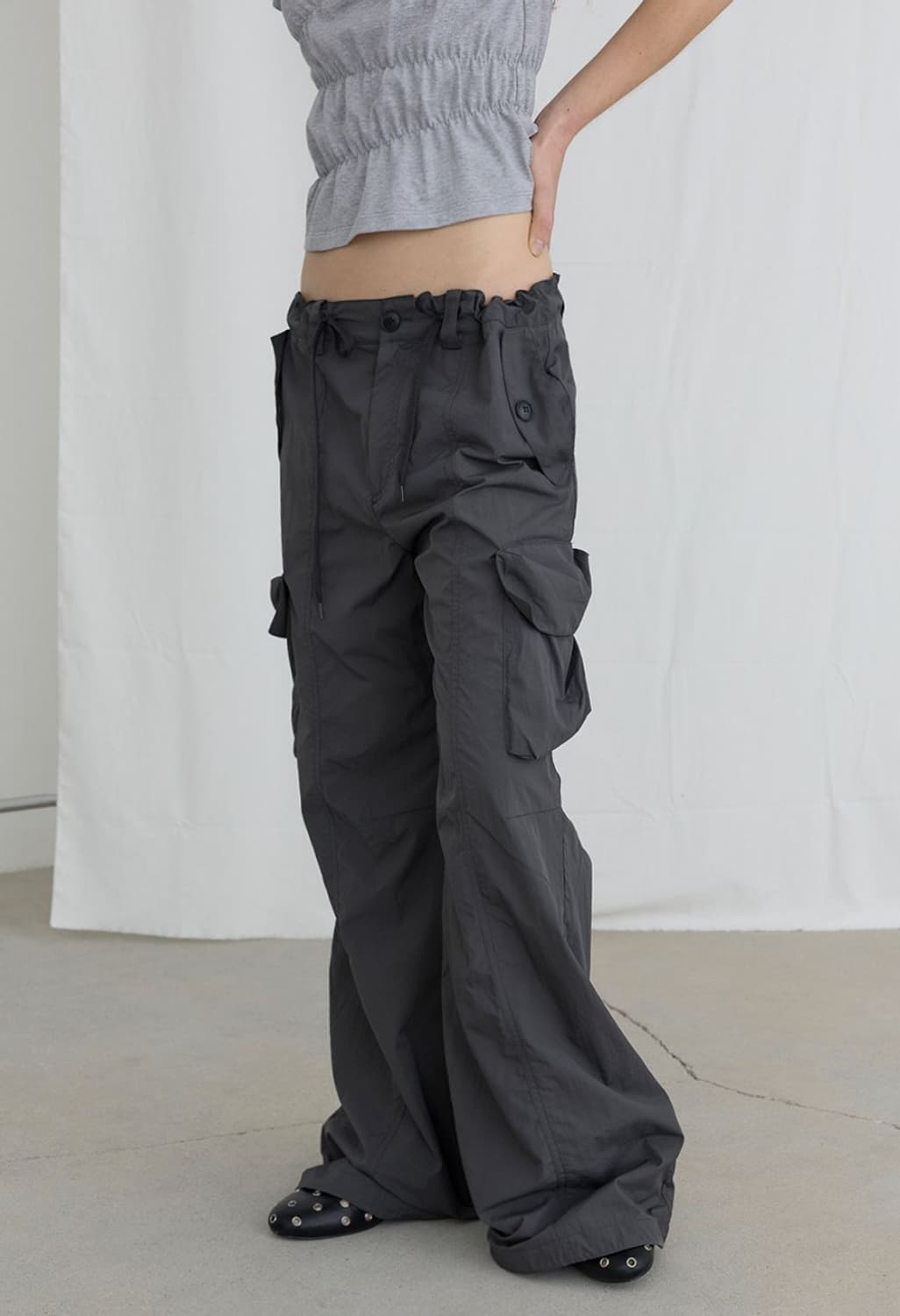 오데스 콤피 파라슈트 카고 팬츠 - 챠콜 상품이미지1