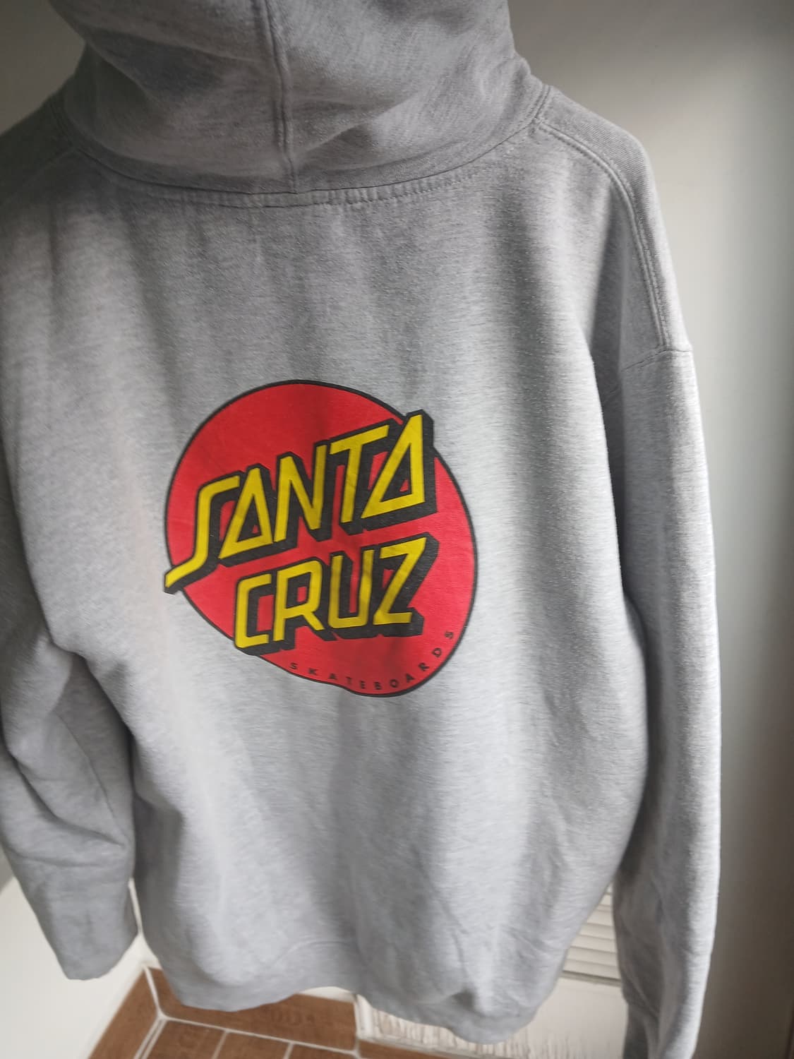 산타크루즈 그레이 후드티 상품이미지4