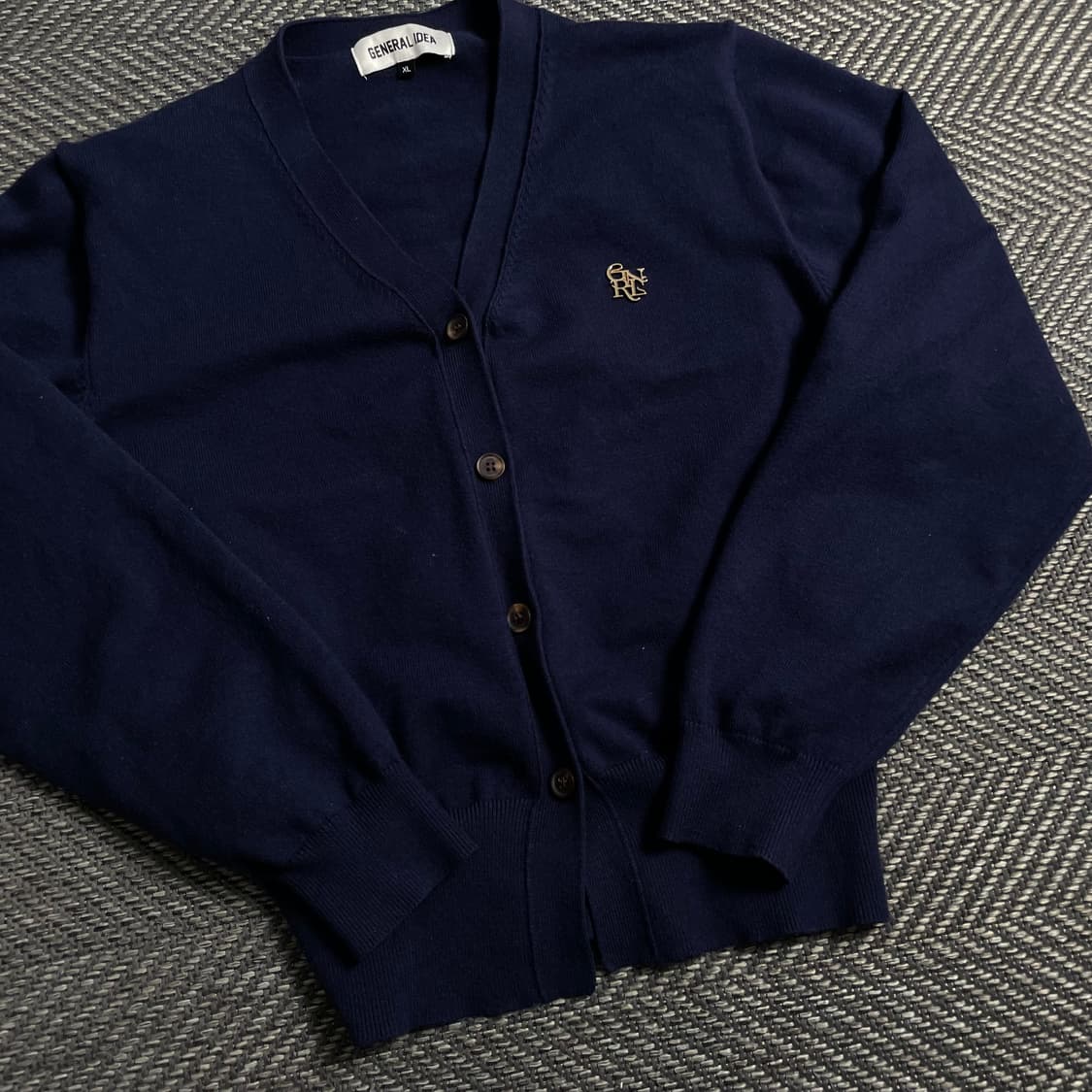 제너럴아이디어 에센셜 로고 뱃지 가디건 네이비y 5006 상품이미지3