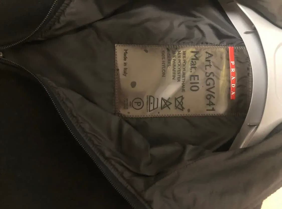 프라다 집업 상품이미지2