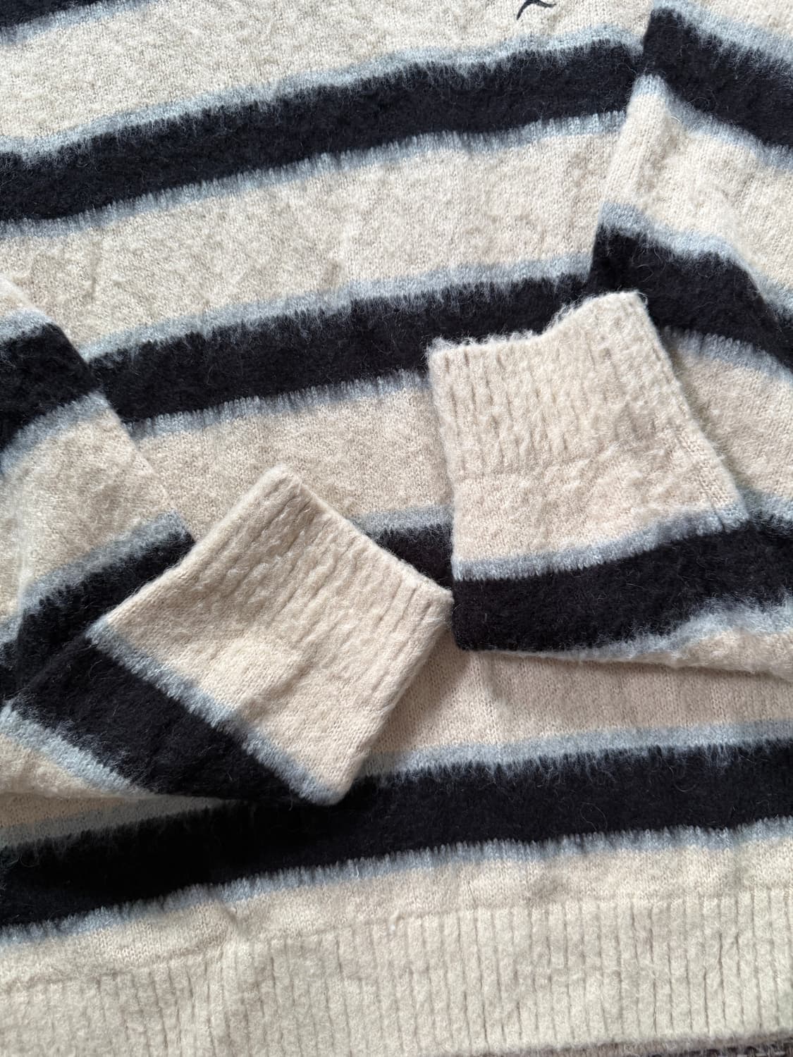 플리마켓🔥 더콜디스트모먼트 스트라이프 니트 상품이미지2