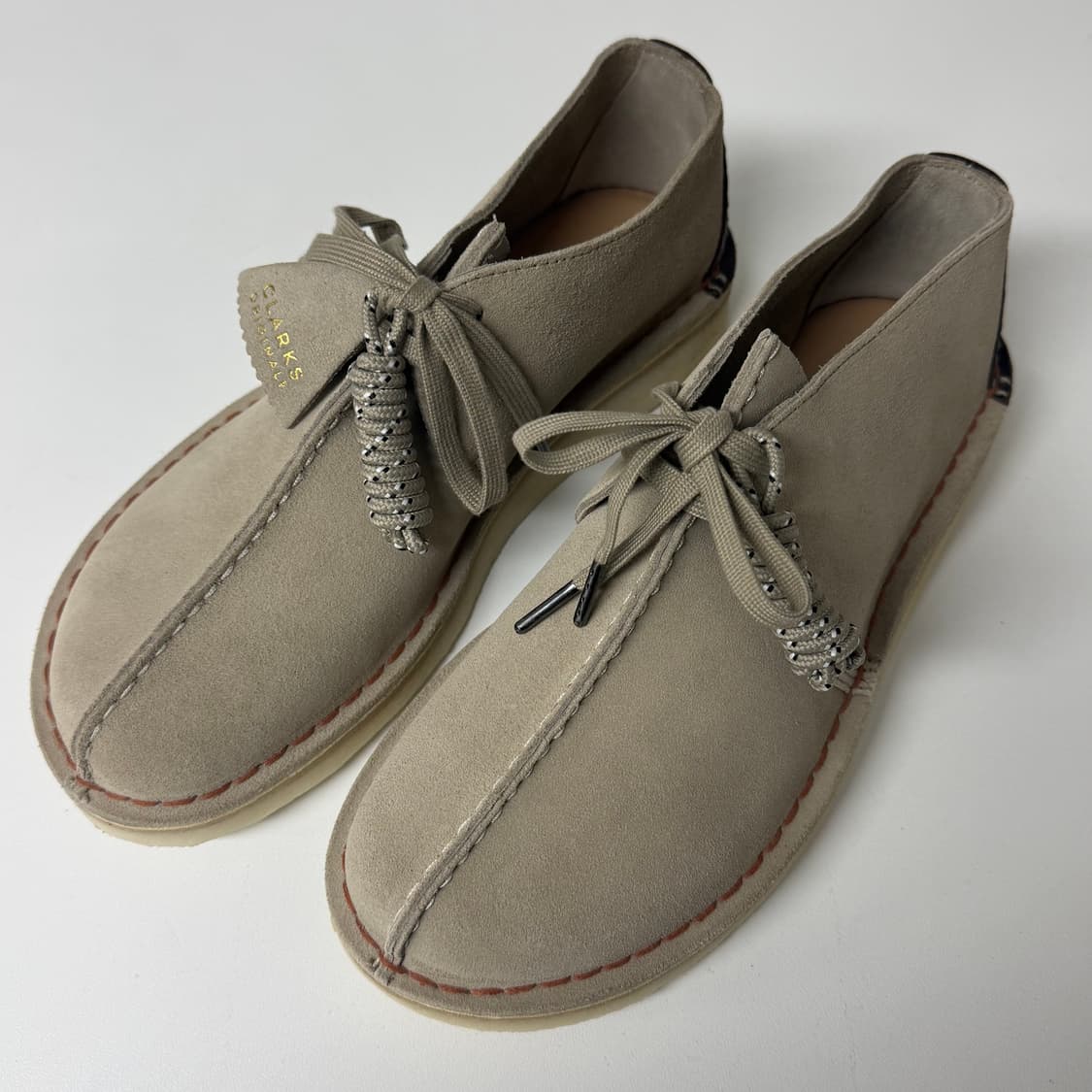 클락스 데저트 트랙 샌드 스웨이드 Desert Trek 상품이미지1