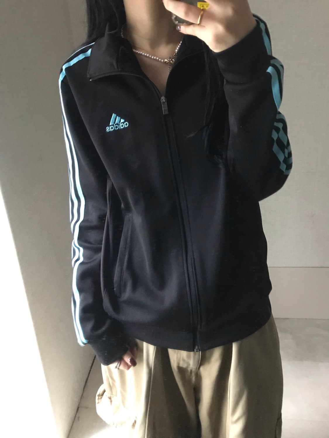 아디다스 블랙 연하늘 져지 상품이미지3
