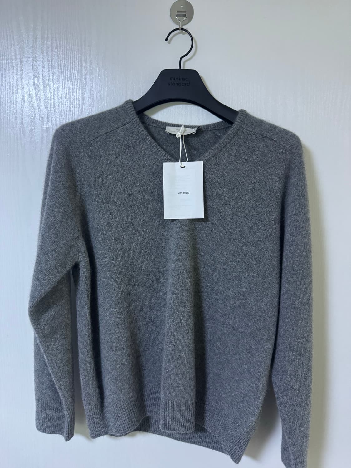 [S] amomento 아모멘토 라쿤 브이넥 니트  상품이미지1