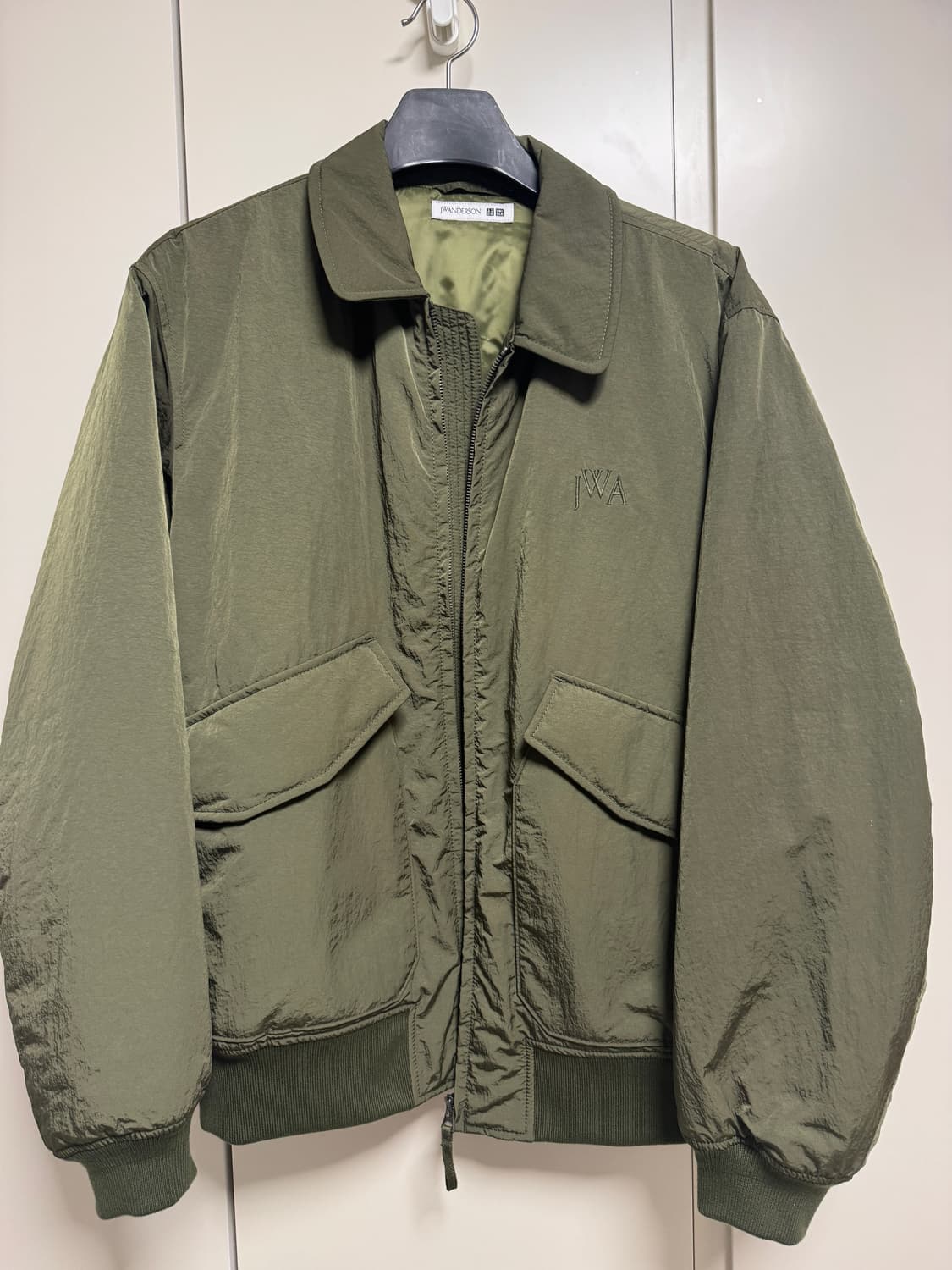 유니클로 JW앤더슨 패디드 블루종 카키 XL 상품이미지1