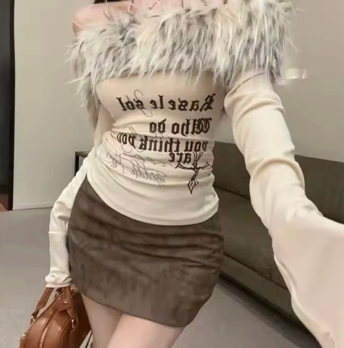 닝닝st 아이보리색 퍼 오프숄더 탑 새상품 상품이미지1