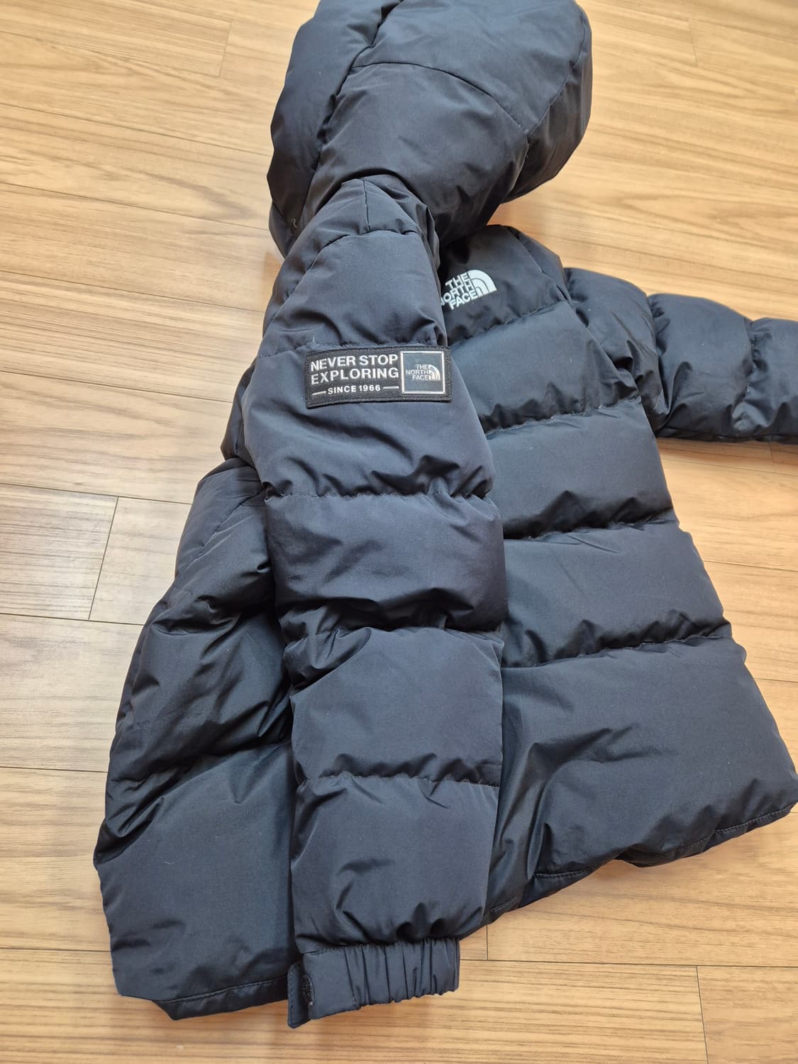 노스페이스 키즈 덕다운 패딩 130사이즈입니다. 충전재는 덕다운 80%  상품이미지3