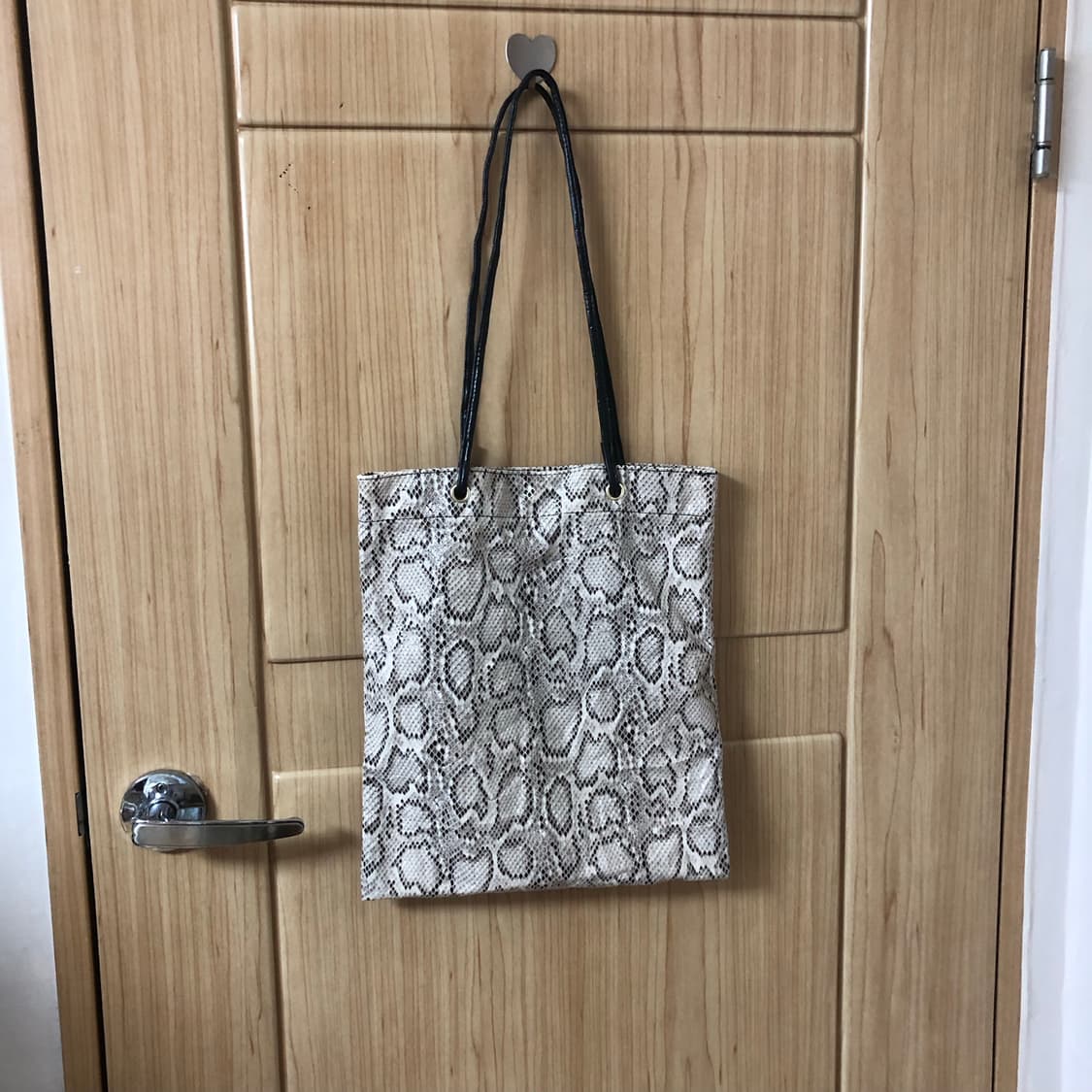 python skin Shoulder bag 👟  상품이미지1