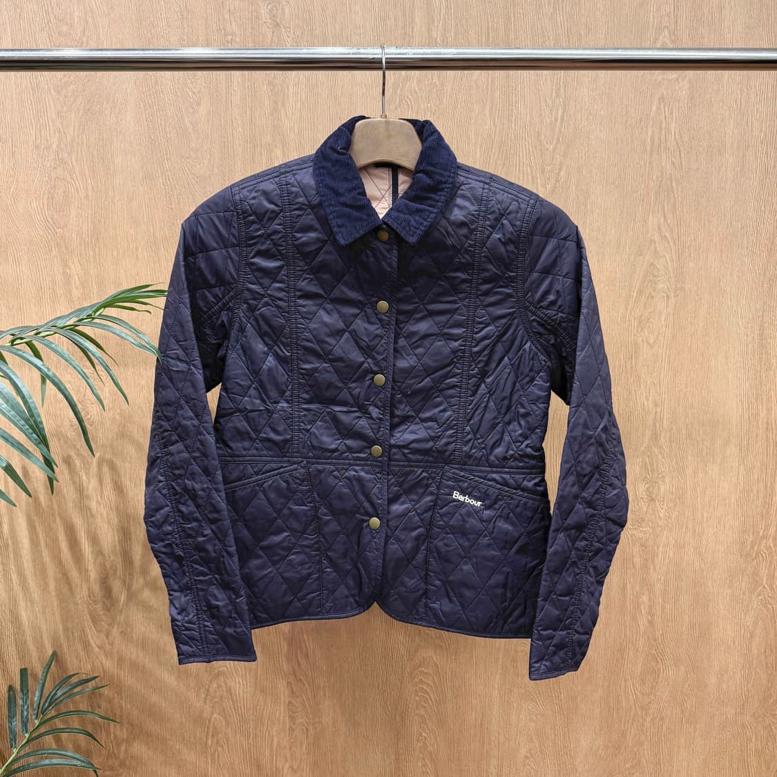 바버 퀄팅 자켓 스냅버튼 코듀로이 카라 포켓 디테일 슬림핏 네이비 상품이미지1