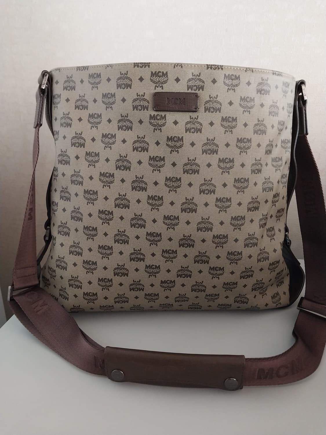 엠씨엠 비세토스 크로스백 상품이미지1