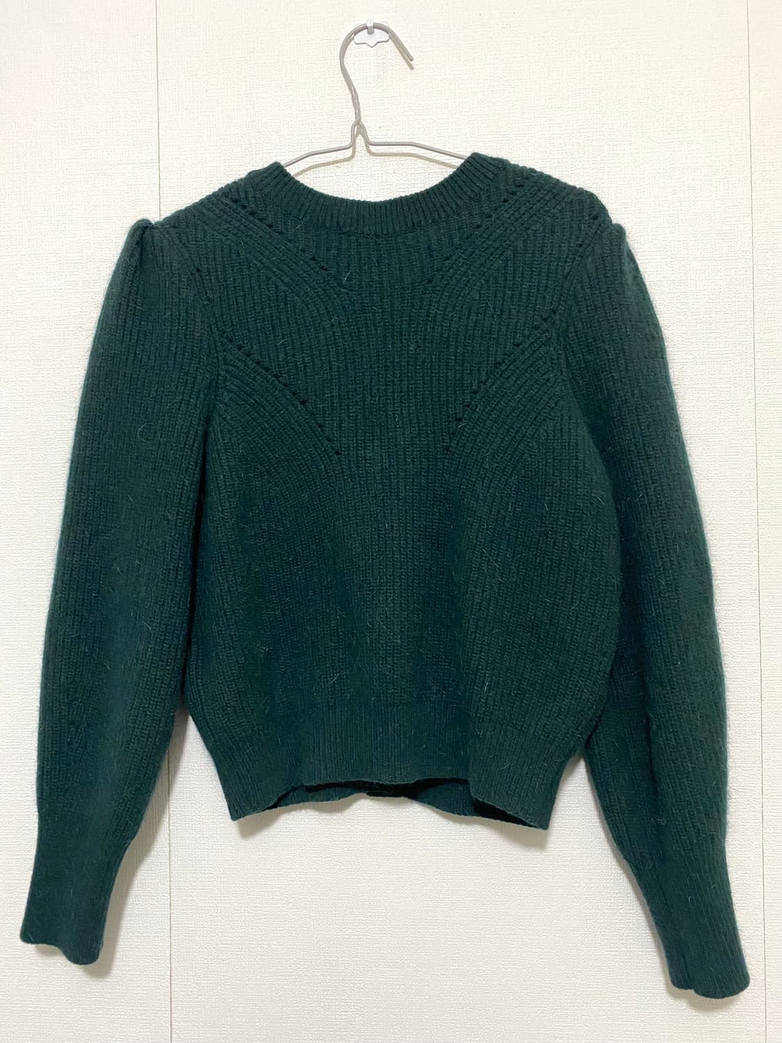 듀엘 큐빅 단추 소매 퍼프 앙고라 니트 상품이미지8