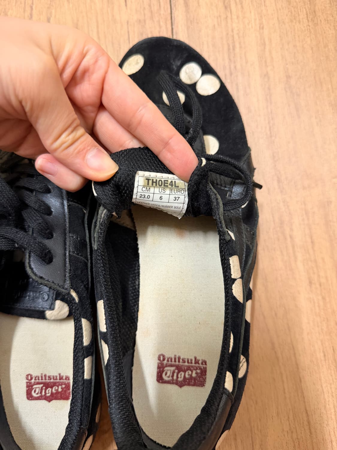 오니츠카타이거 블랙 도트 운동화 230 상품이미지3