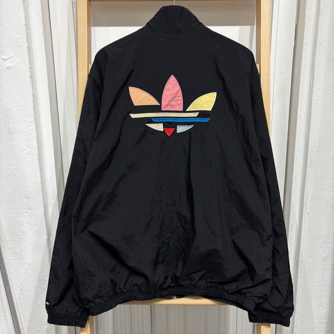 아디다스 불꽃 빅로고 바람막이 상품이미지1