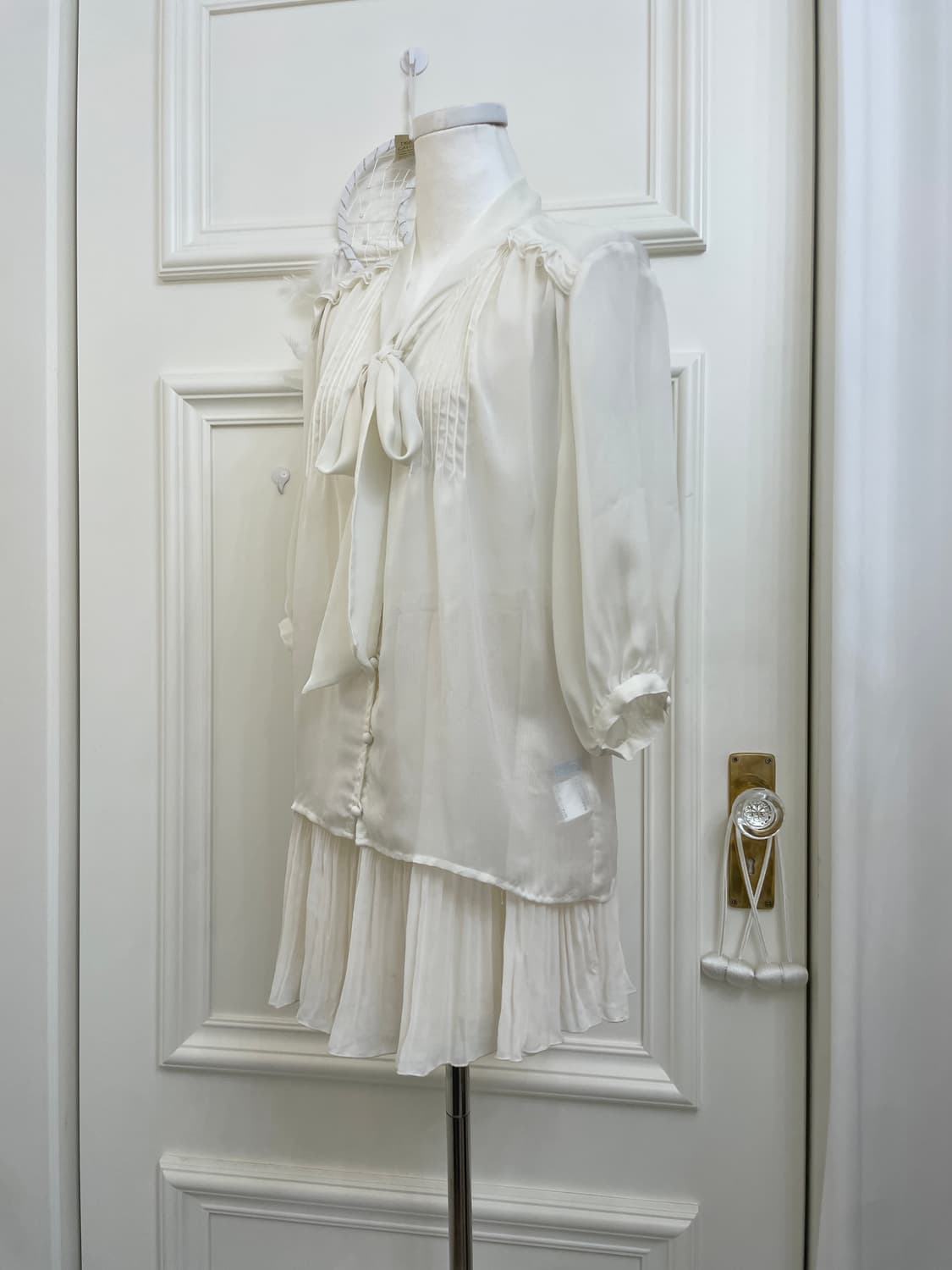 ivory ruffle pleats point bow blouse 상품이미지2