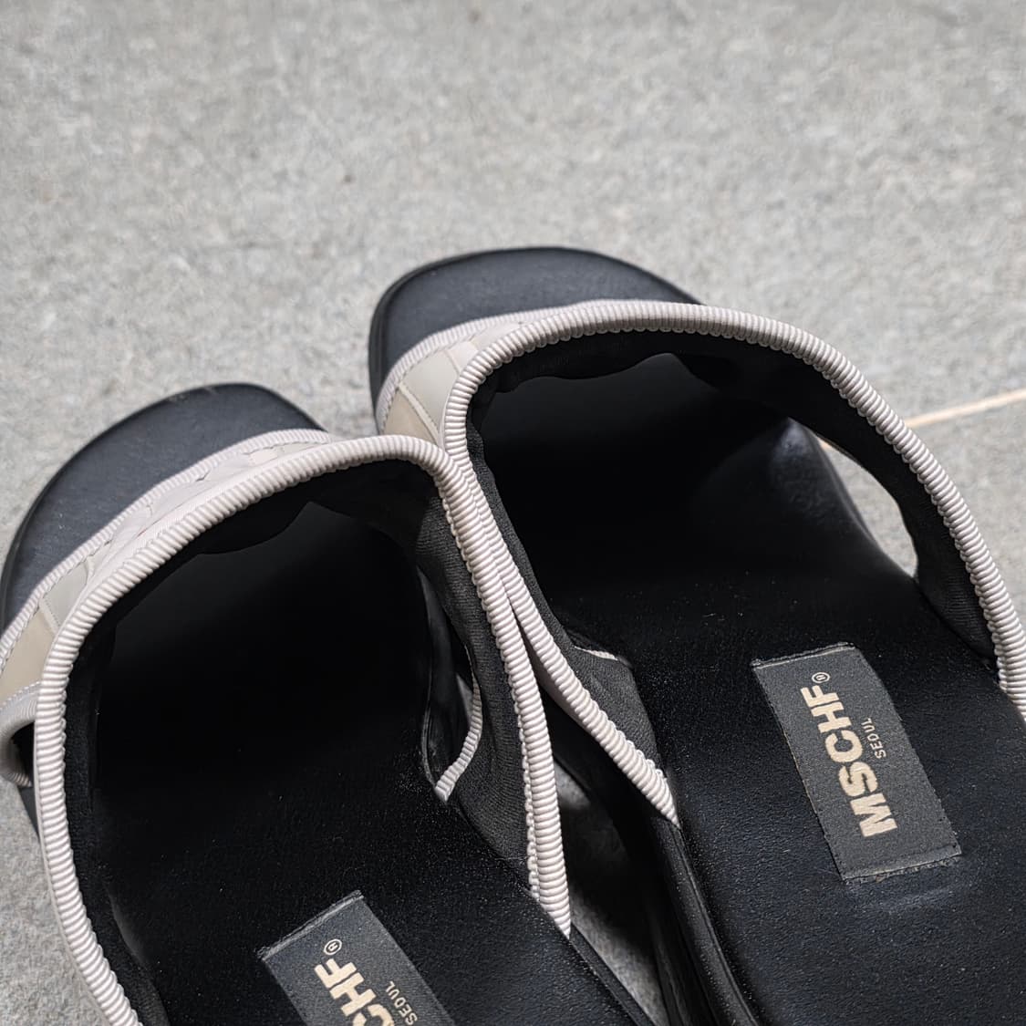 240) 미스치프 멀티 패널 슬라이드 크림 상품이미지3